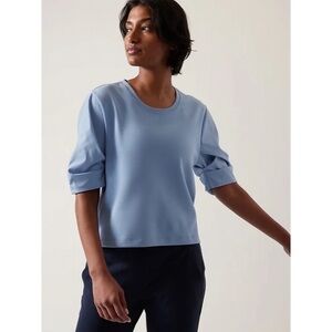 Athleta Harlow Hybrid Tee in Heron Blue Size M